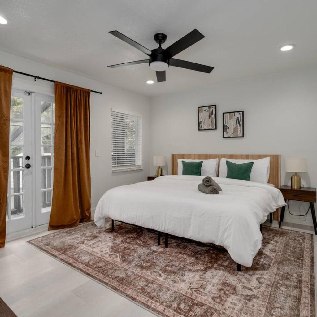 Photograph of Orlando Lake View Entire Home-NearDowntown