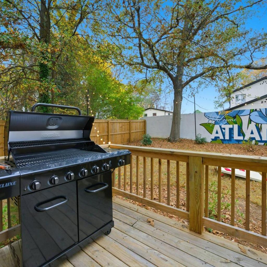Photograph of Sleeps 16, Hot Tub, Fire Pit, Walk 2 Beltline/DT