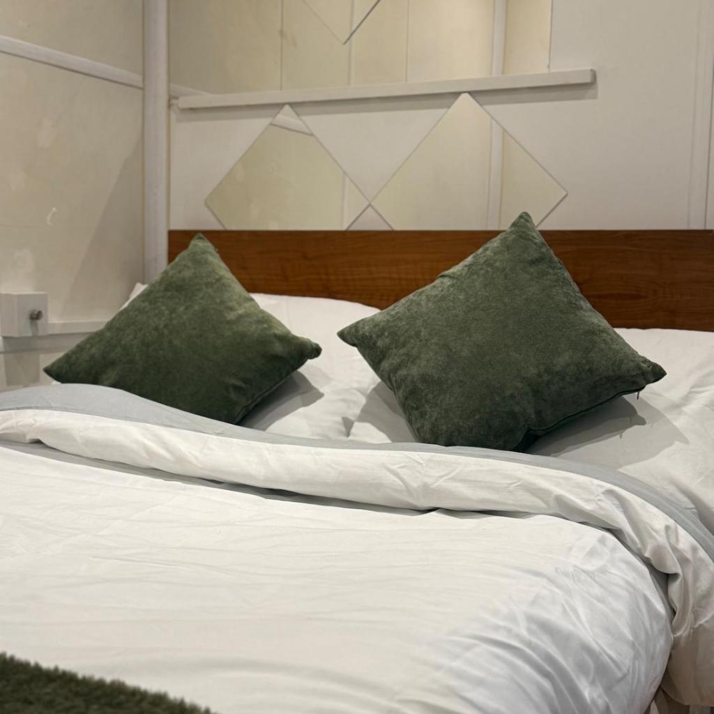 Photograph of Stylish 1BR Workspace Parking central London