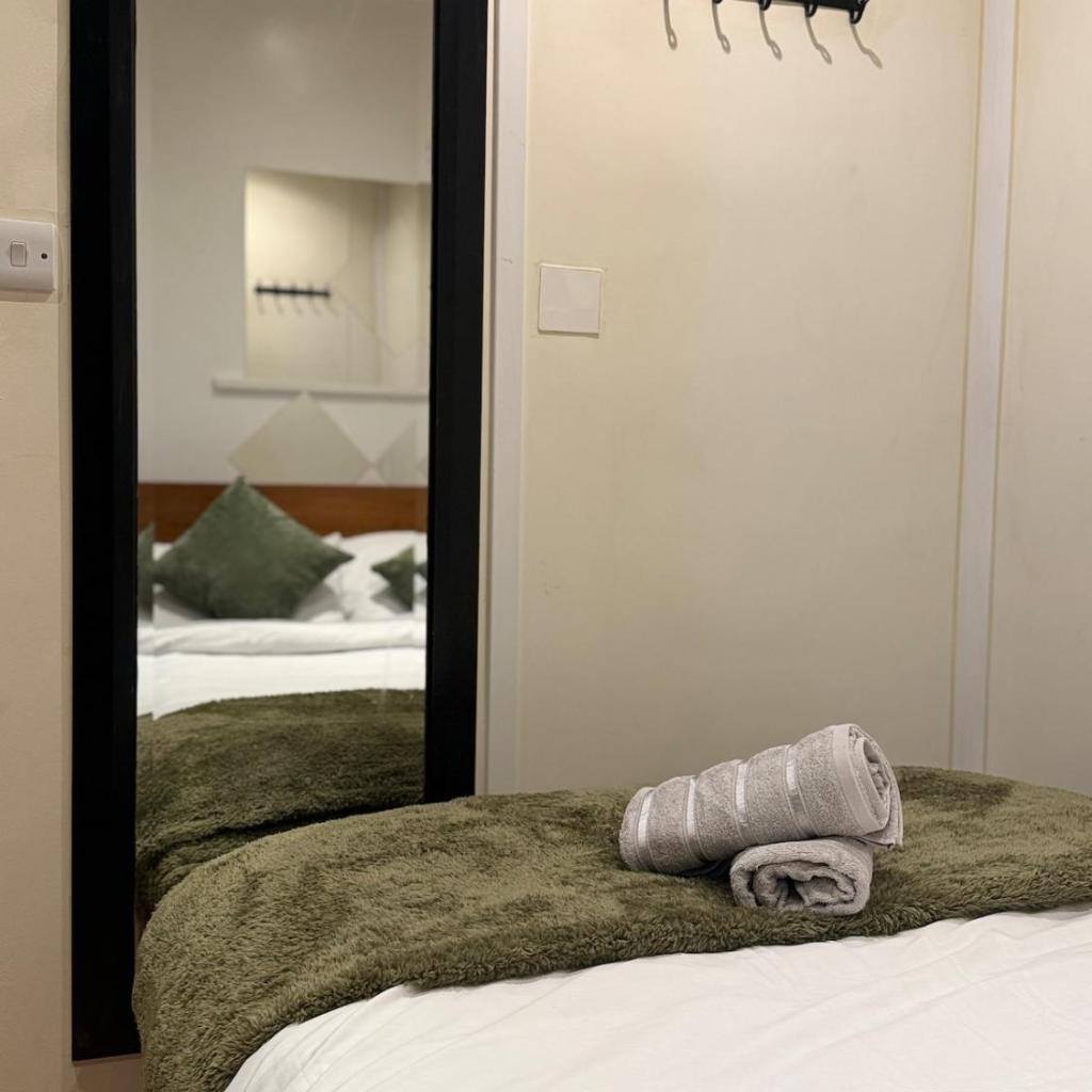 Photograph of Stylish 1BR Workspace Parking central London