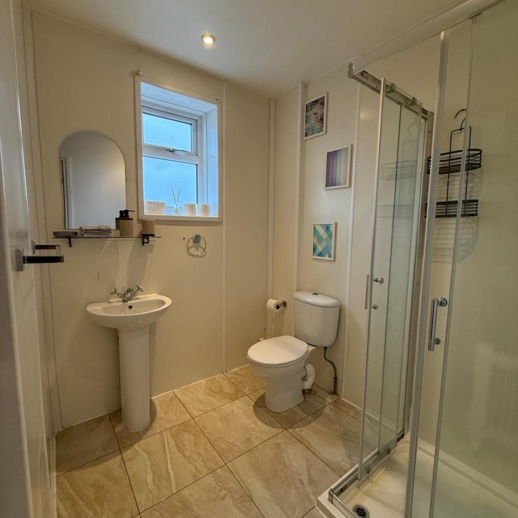 Photograph of Stylish 1BR Workspace Parking central London