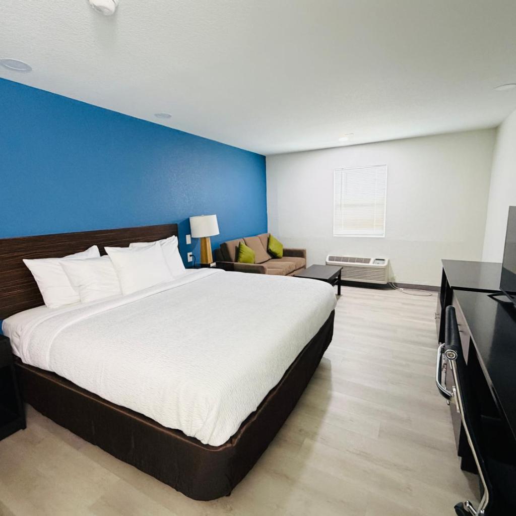 Photograph of Hallmark Suites Newly Renovated-Converting to BAYMONT by Wyndham SOON