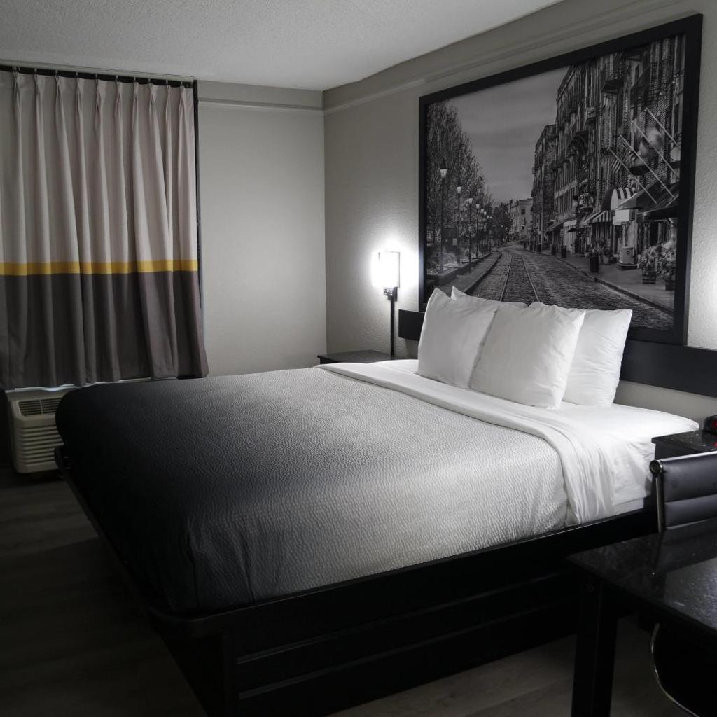 Photograph of Super 8 by Wyndham Savannah