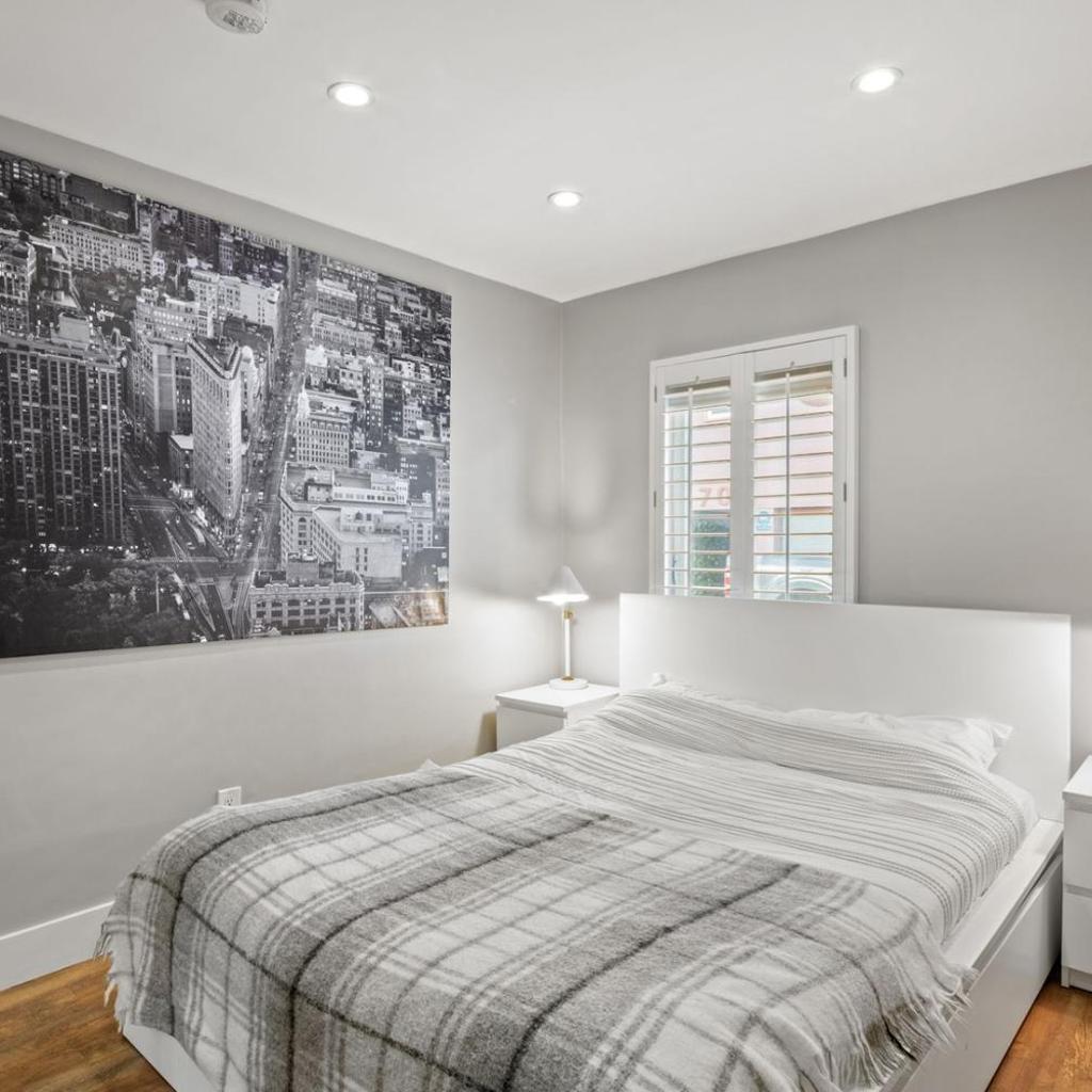 Photograph of Walk to Venice Beach • Workspace • In-Unit Laundry