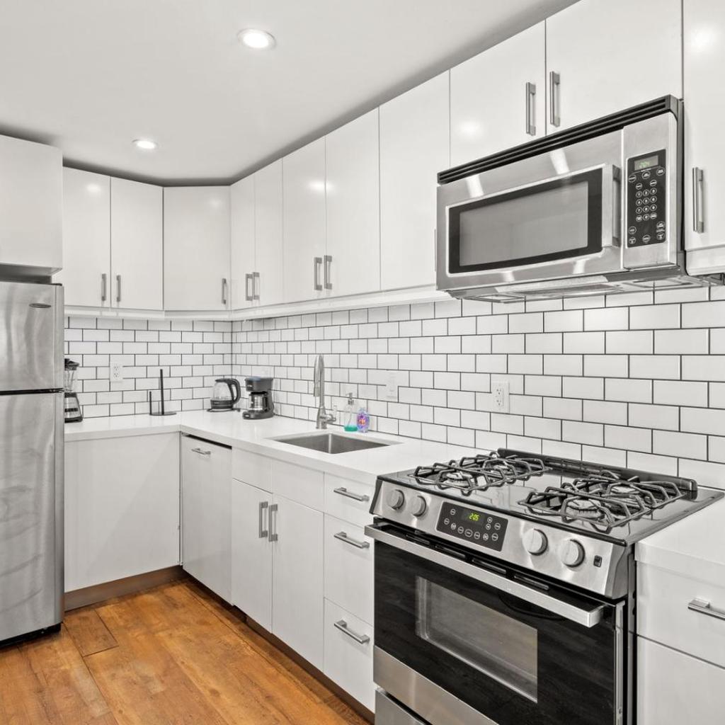Photograph of Walk to Venice Beach • Workspace • In-Unit Laundry
