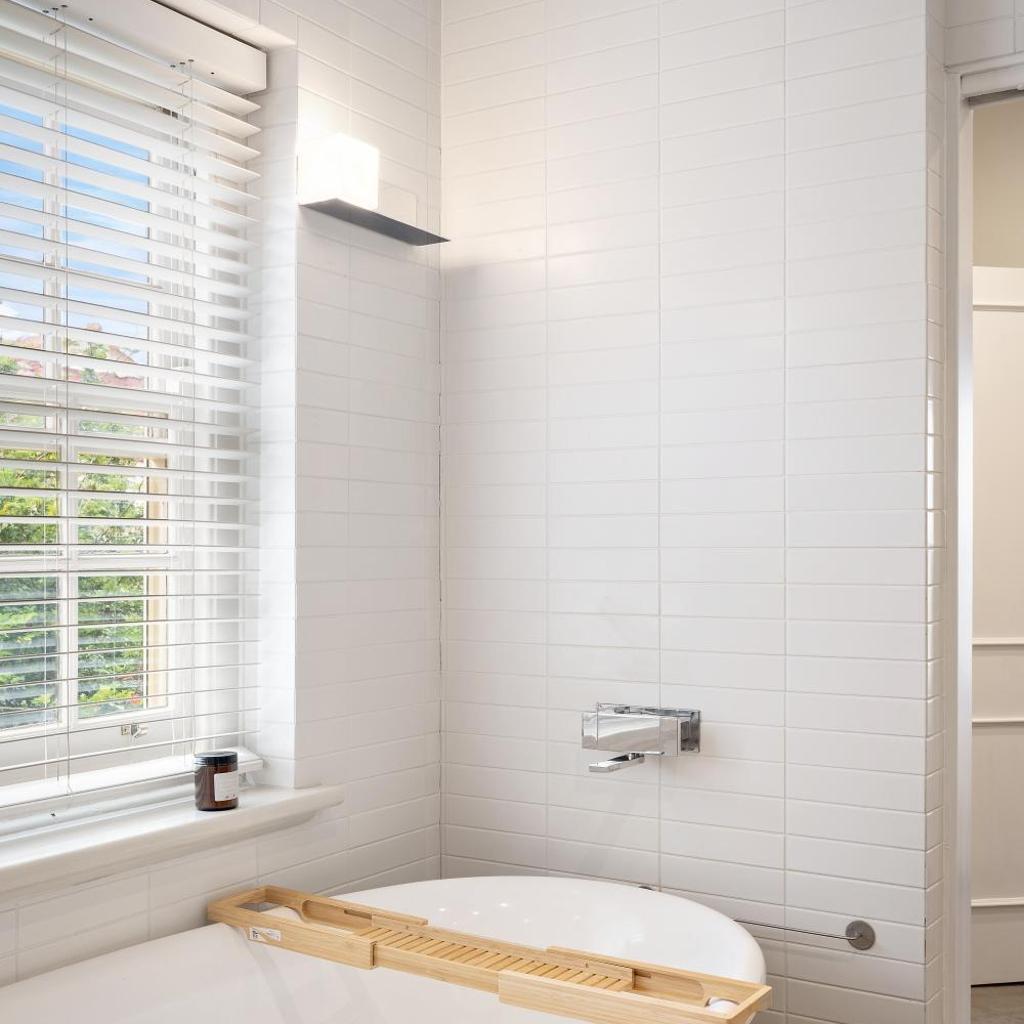Photograph of Charming Red Brick Estate in Kew 5BR & Playhouse