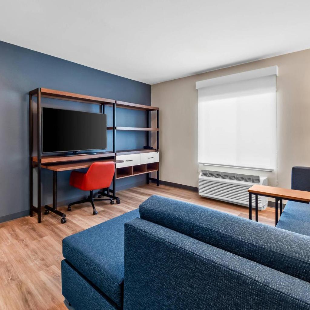 Photograph of Everhome Suites San Antonio Lackland near SeaWorld by Choice Hotels