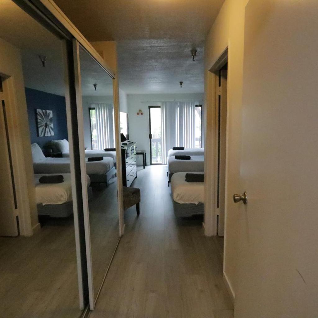 Photograph of 3 beds Apart in Beverly Hills