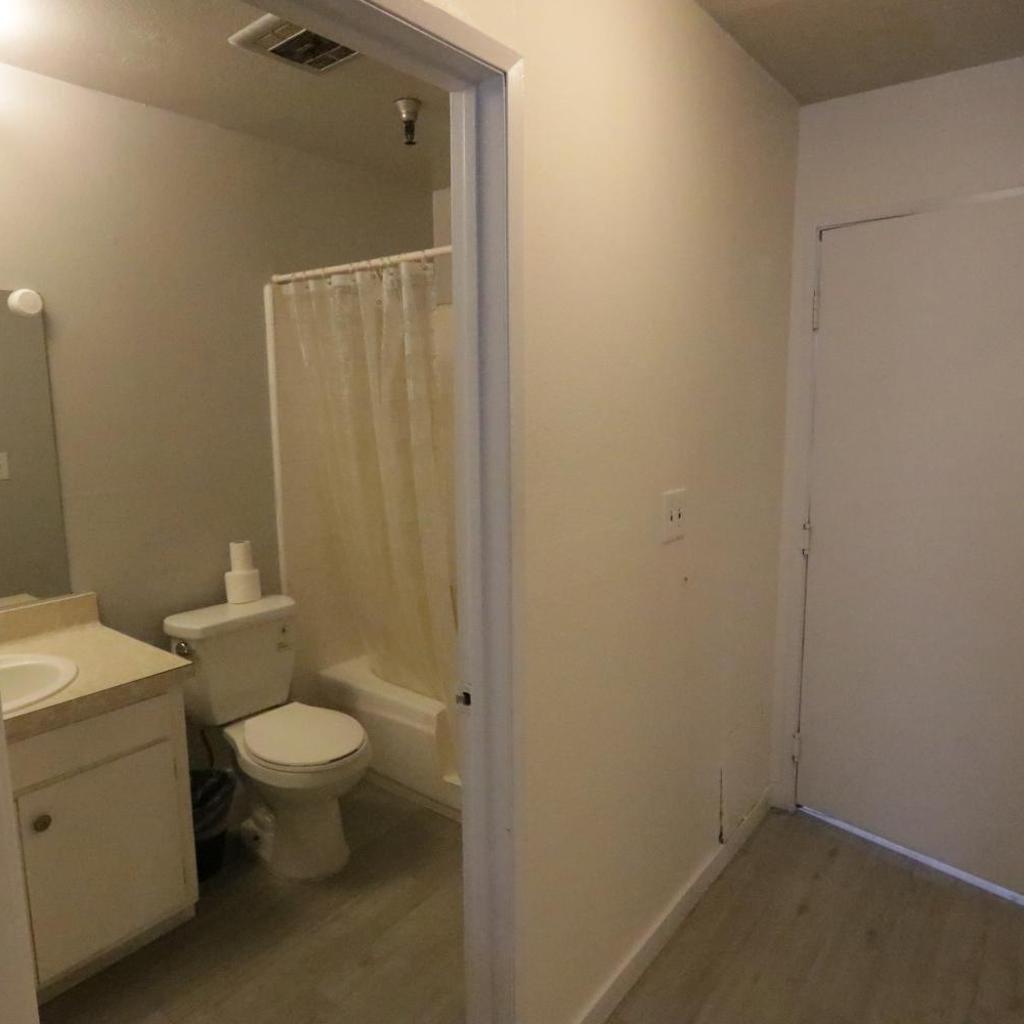 Photograph of 3 beds Apart in Beverly Hills