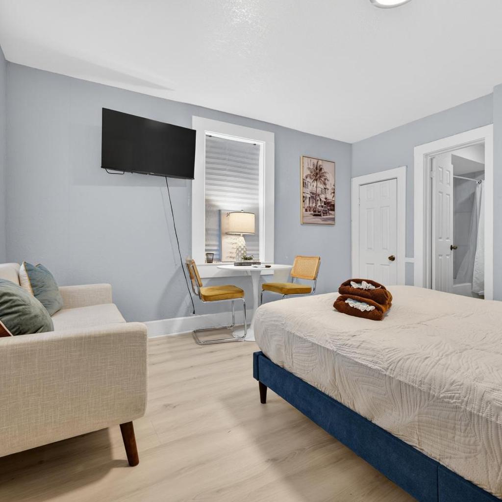 Photograph of Unit 17 Minimalist Comfort Pensacola Studio