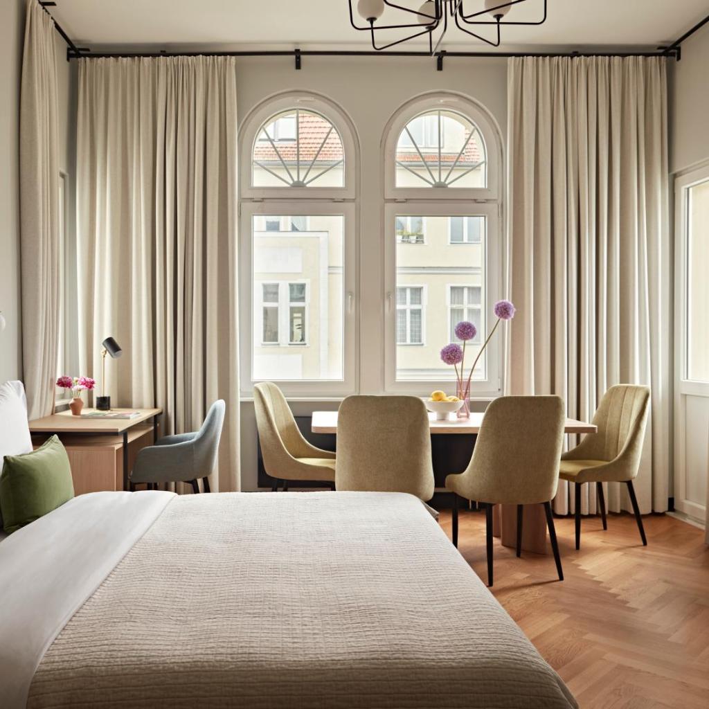 Photograph of Numa Berlin Novela
