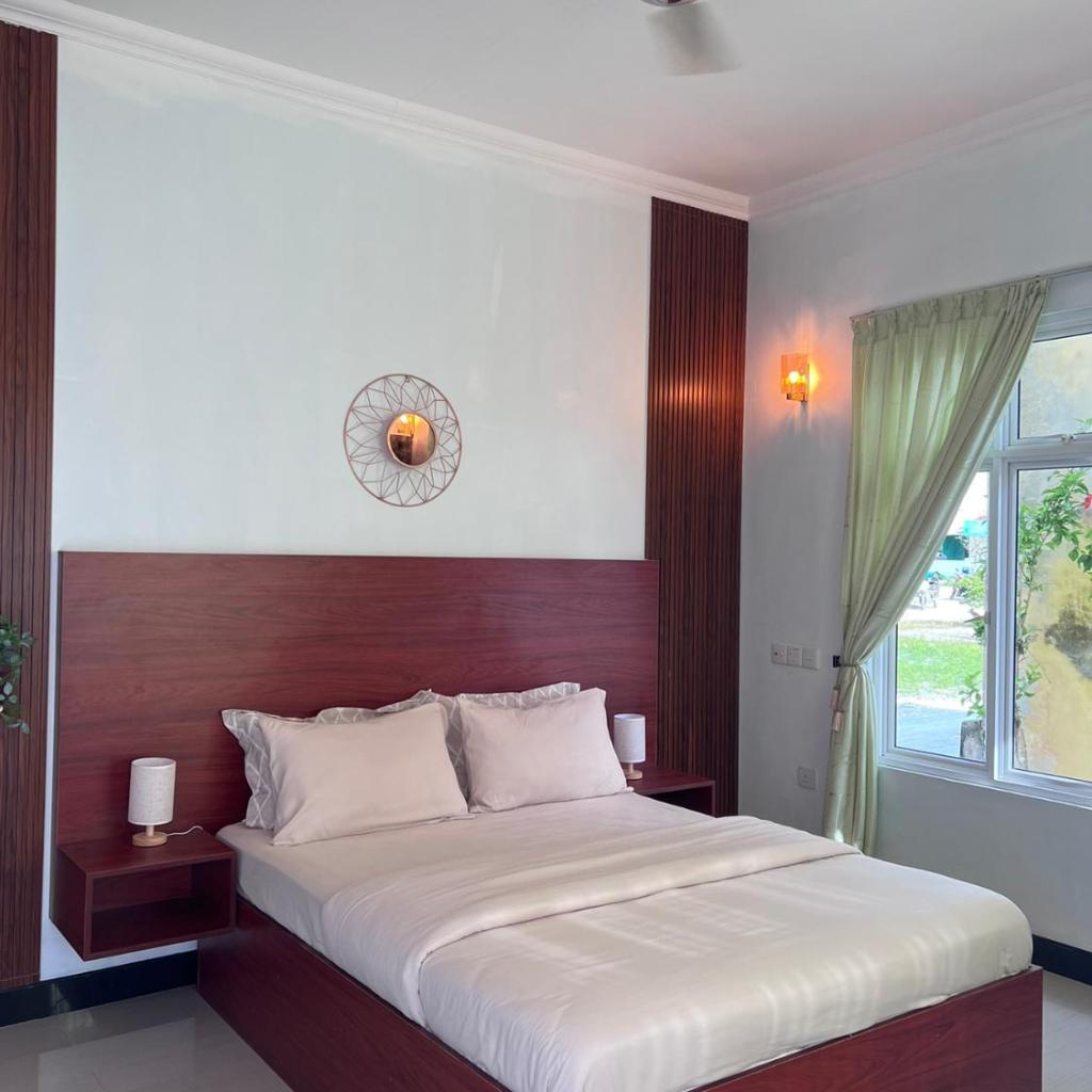 Filladhoo inn, image 1 of 6