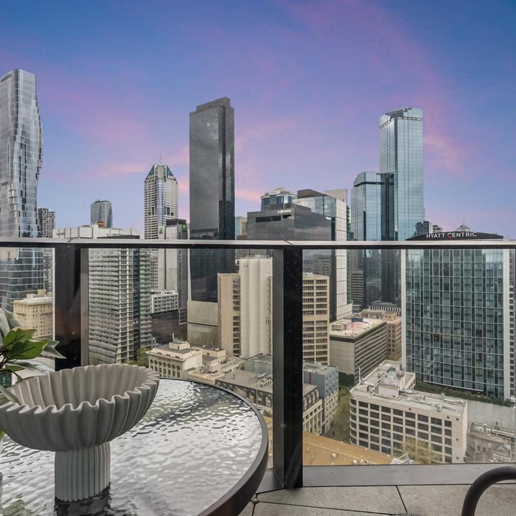 Photograph of Luxe Resort- Near MCG, City Views, Parking, Heated Pool, Gym, Tram