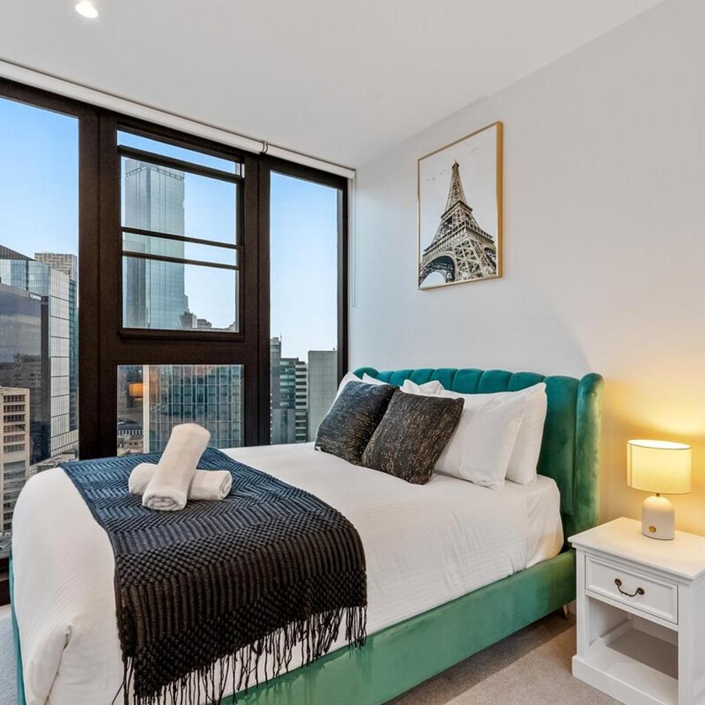 Photograph of Luxe Resort- Near MCG, City Views, Parking, Heated Pool, Gym, Tram