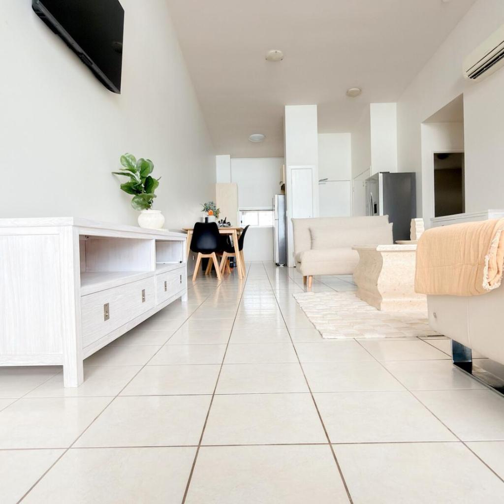 Photograph of South Bank Penthouse - Streets Beach Access - Free Parking