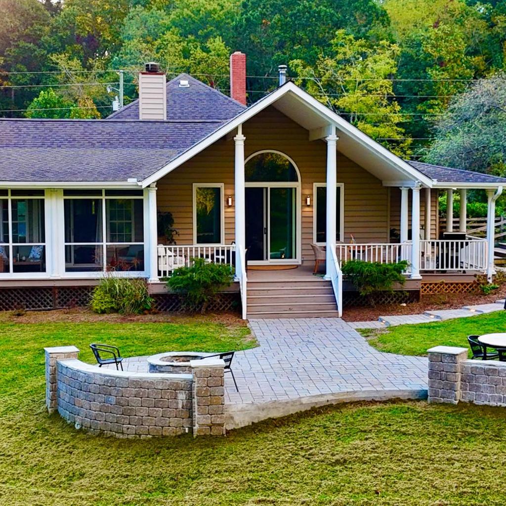 Photograph of Mtn Views, Deck, Porches & Patio: Asheville Escape