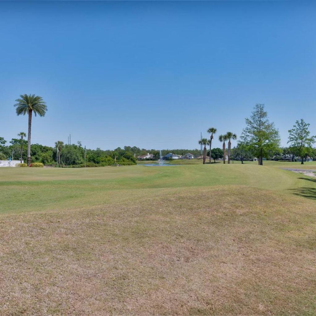 Photograph of Condo with Pool, Gym, Golf, Jacuzzi and Game Areas