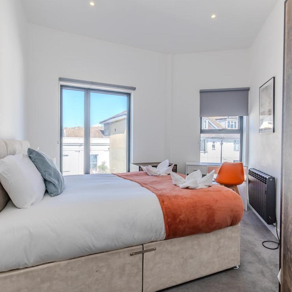 Photograph of Super central 2 Bedrooms Flat Sleep 6