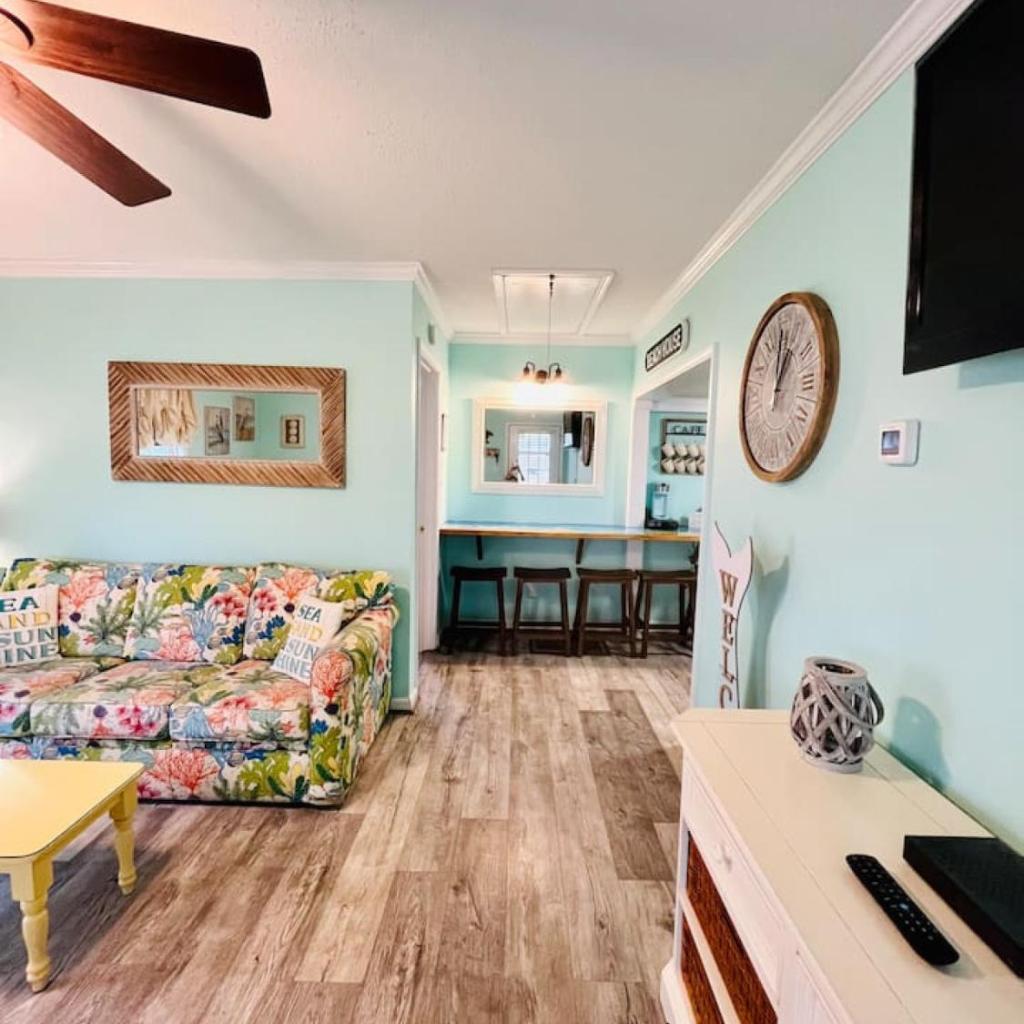 Photograph of N20 Beach Happy Cottage