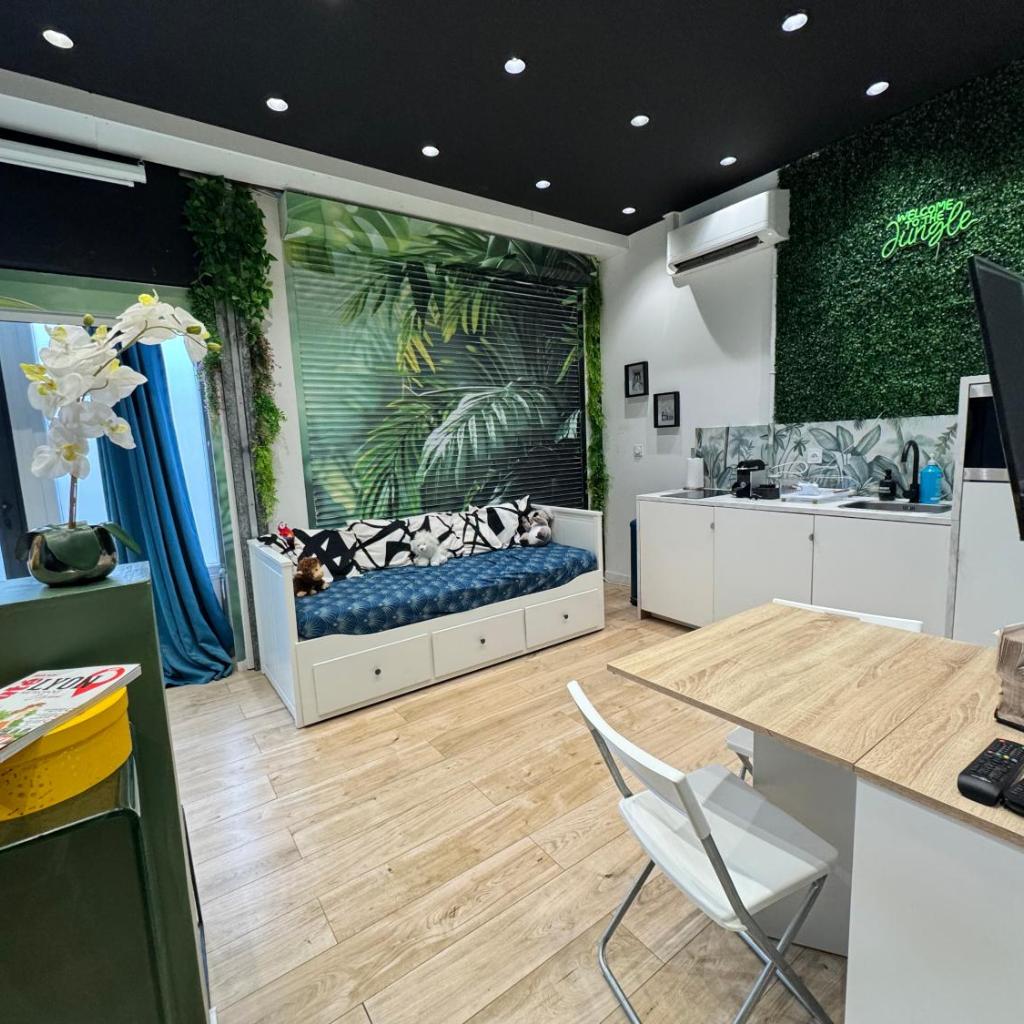 Photograph of Ciné Jungle Projecteur 4K cœur de Lyon 6
