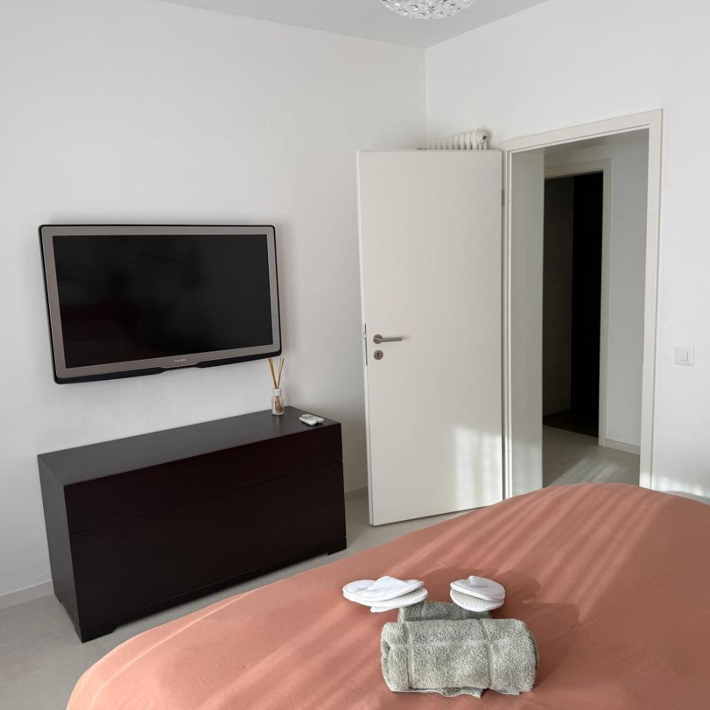 Image 29 - Veralto - Modern Suite with Como Lake view