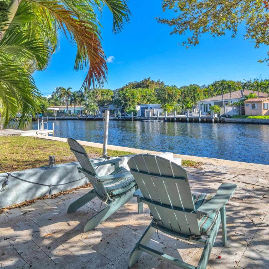 Photograph of The Jute Box - Pool - Waterview - Wilton Drive