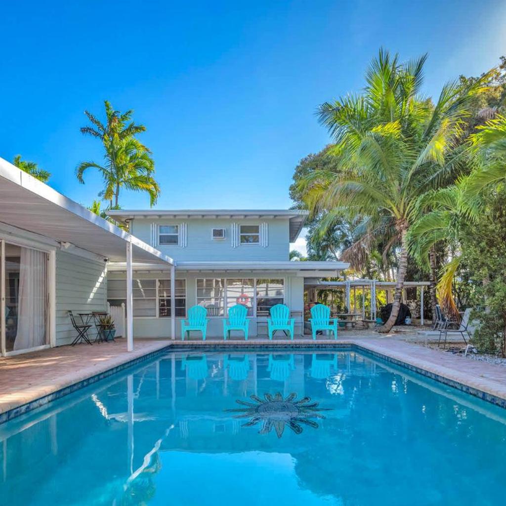 Photograph of The Jute Box - Pool - Waterview - Wilton Drive