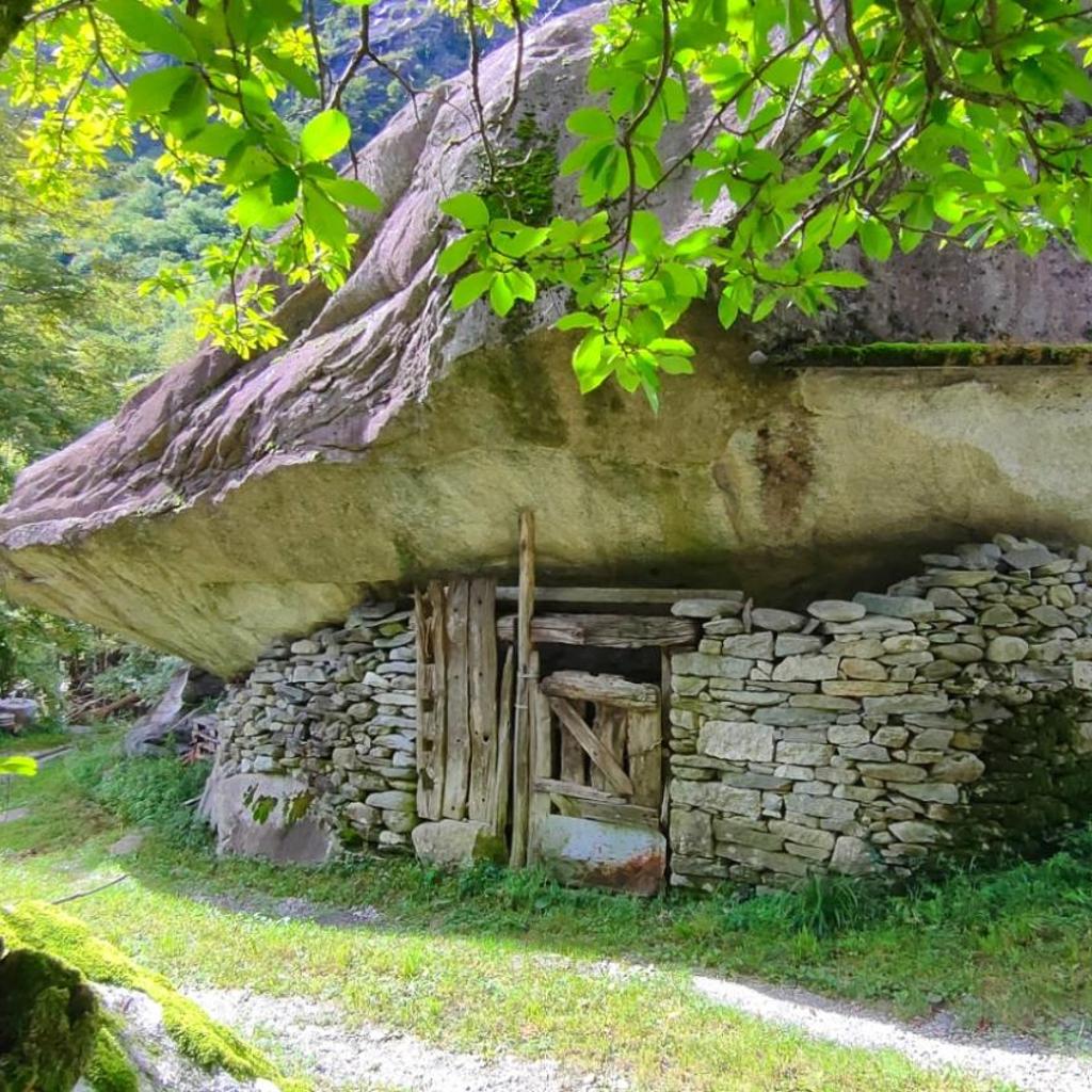 Image 15 - CASA ALLA CASCATA House by the Waterfall and Garden of Senses