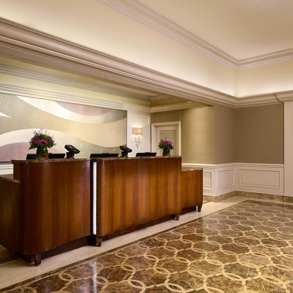 Photograph of Houston Grand Hotel - River Oaks