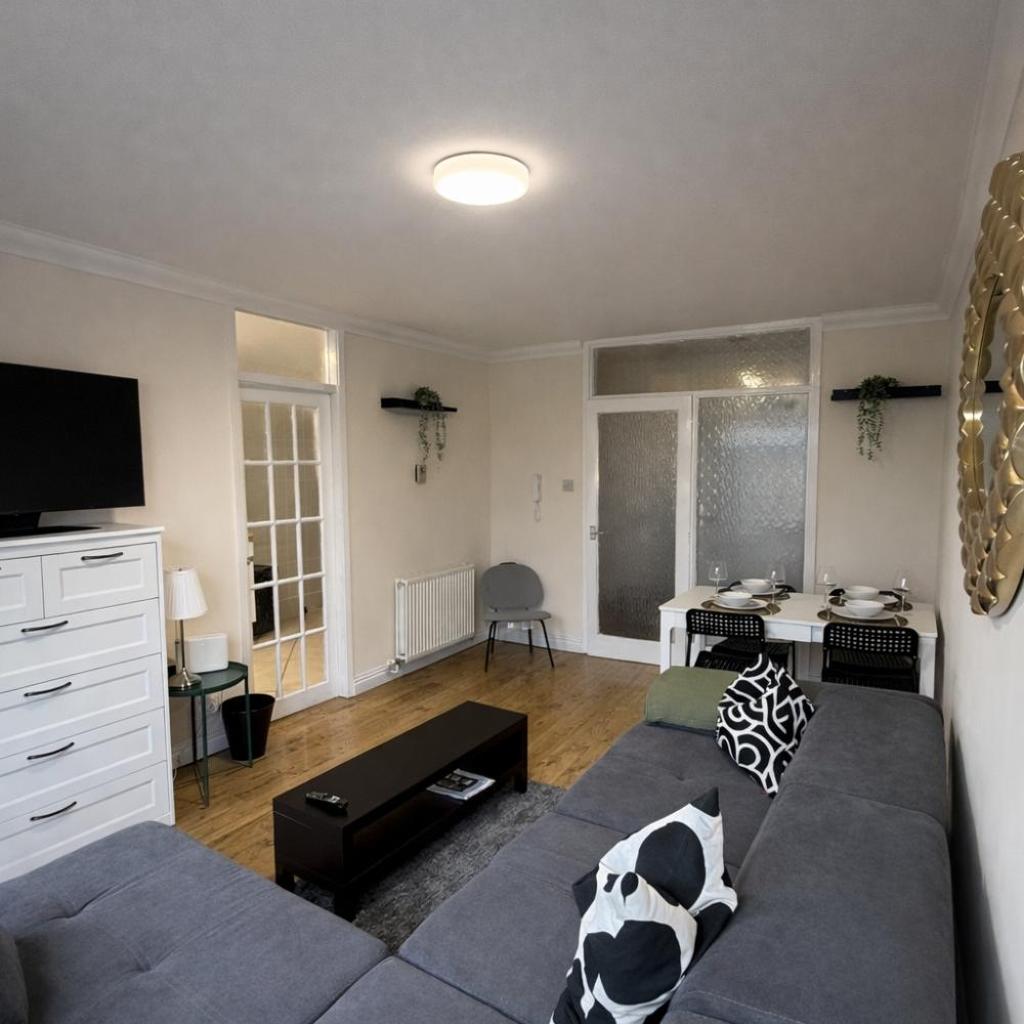 Photograph of Cosy 2-Bed Flat in the Heart of Prestwich Village