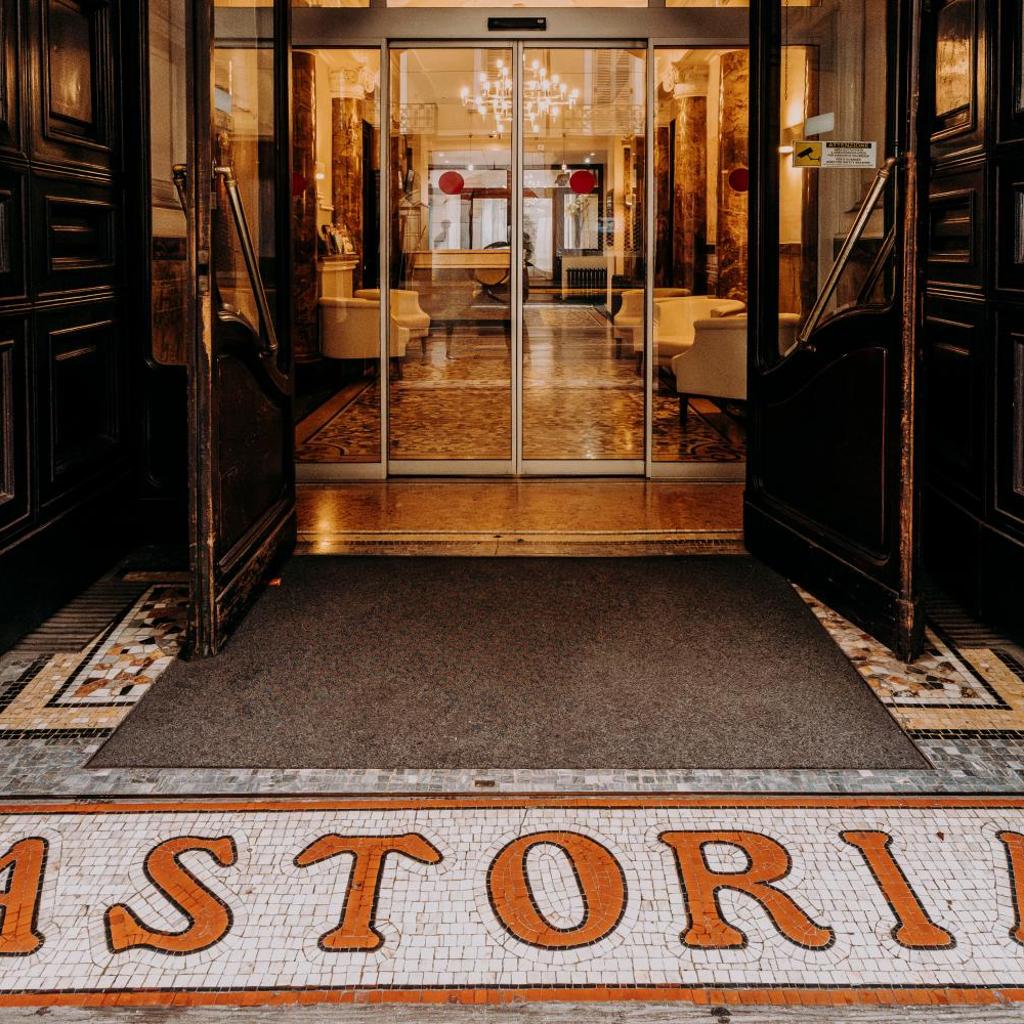 Photograph of Hotel Astoria