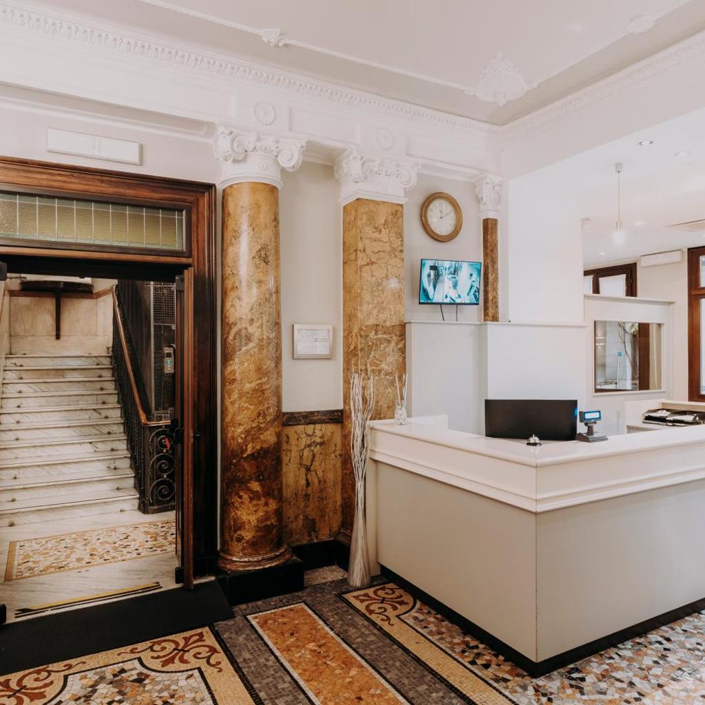Photograph of Hotel Astoria