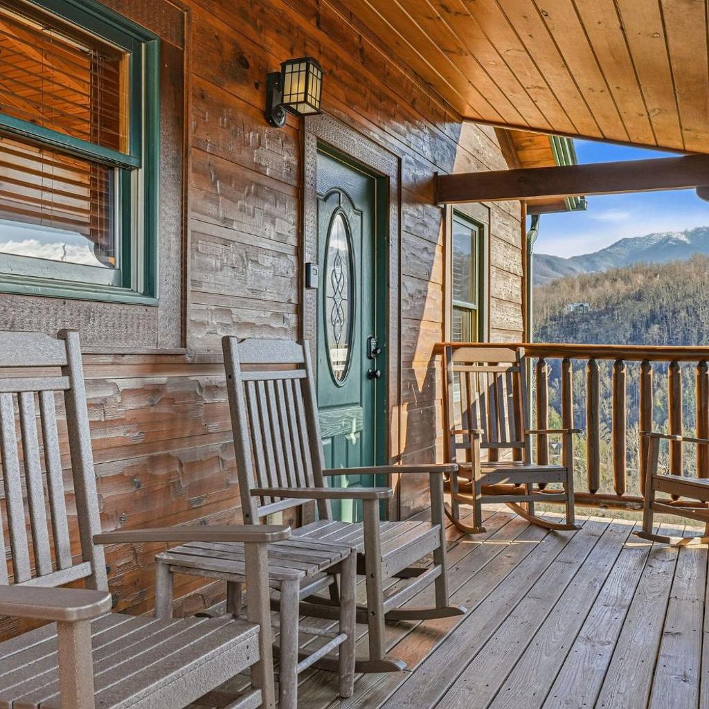 Photograph of Smoky Diamond Lodge by American Patriot Getaways