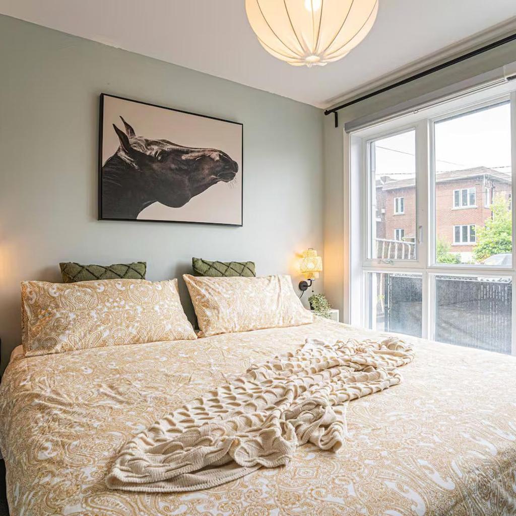 Photograph of Sleek Modern 2BR Getaway with Gym & Rooftop Views Near Downtown & Airport