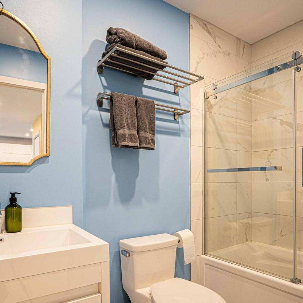 Photograph of Spacious 2 King Suite with Parking & Gym Near Downtown & Airport