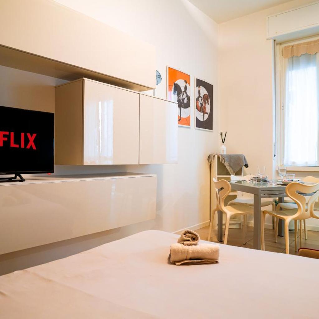 Photograph of Porta Romana Executive Suite – Fast WiFi Metro