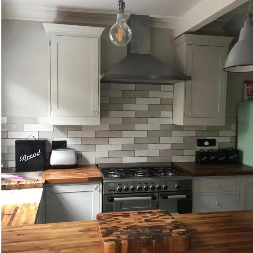 Photograph of Shepherds Bush W12 Magical Townhouse nr Westfield