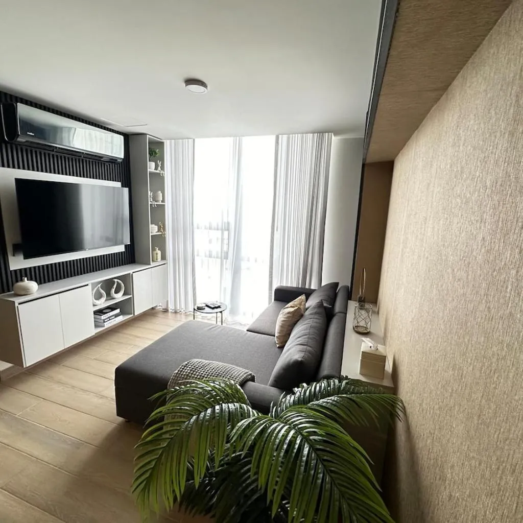 Beautiful 2 bedrooms condo with pool Livo Tower