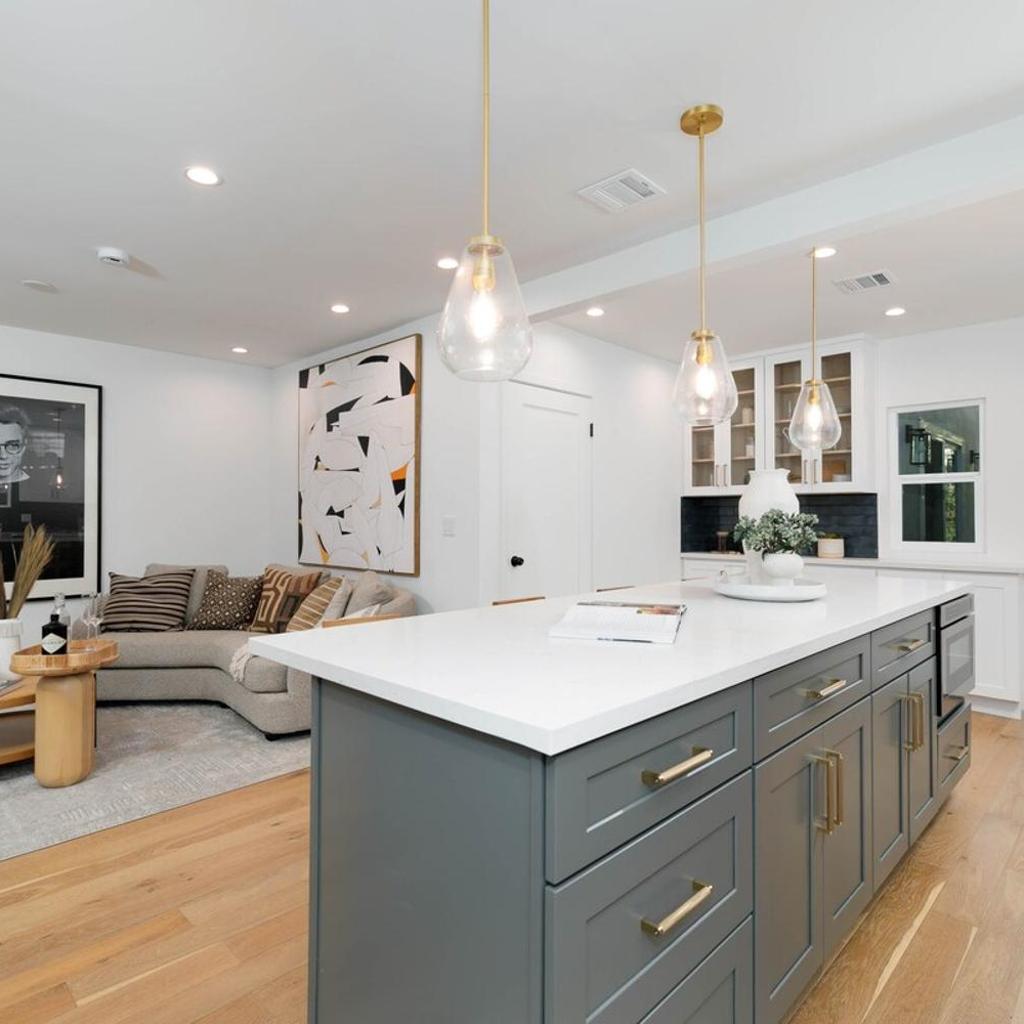 Photograph of Modern Mid-Wilshire Escape Prime Spot