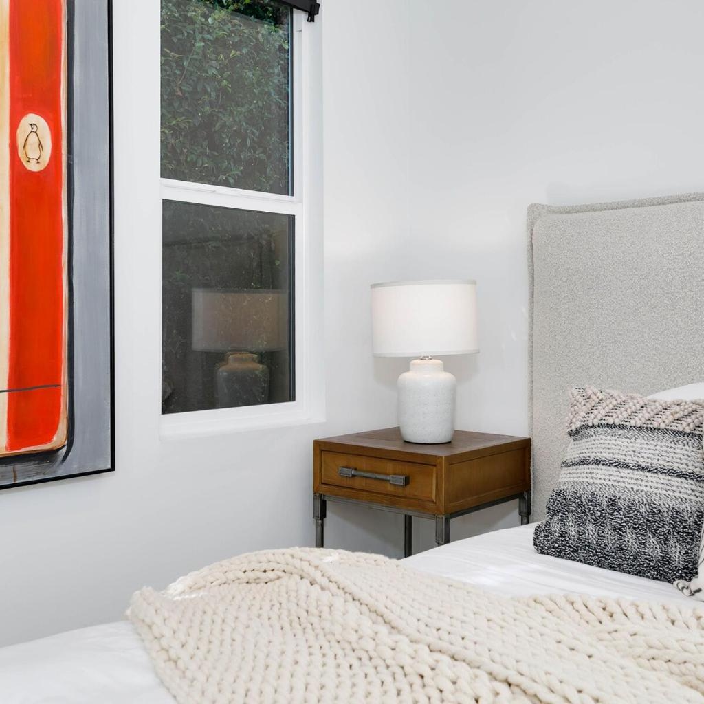 Photograph of Modern Mid-Wilshire Escape Prime Spot