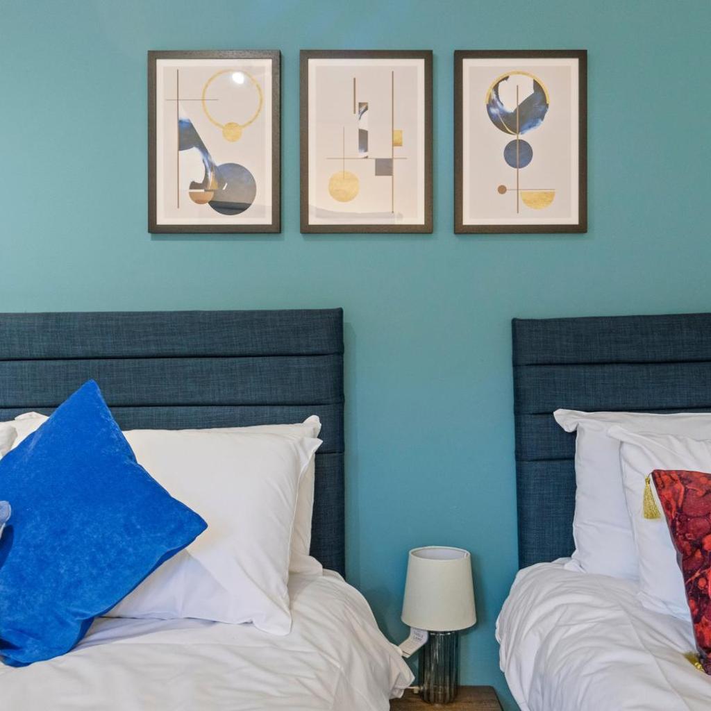 Photograph of Apartment - Sleeps 11 - Hampstead Group Stay