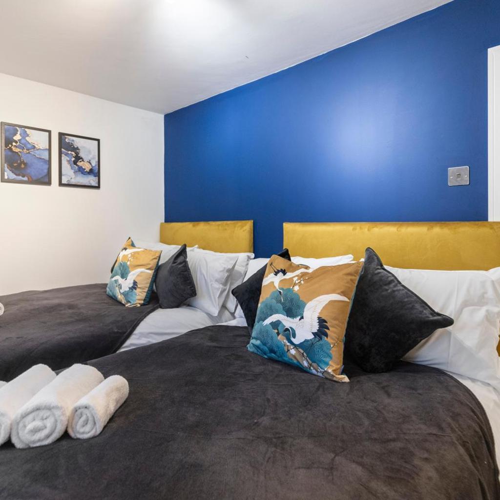 Photograph of Apartment - Sleeps 11 - Hampstead Group Stay