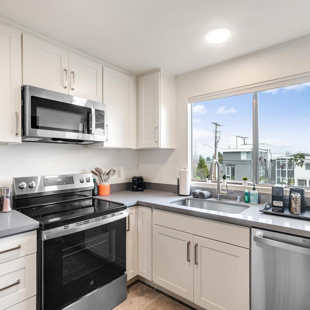Photograph of Cozy Hilltop Seattle Stay with Yard & Parking