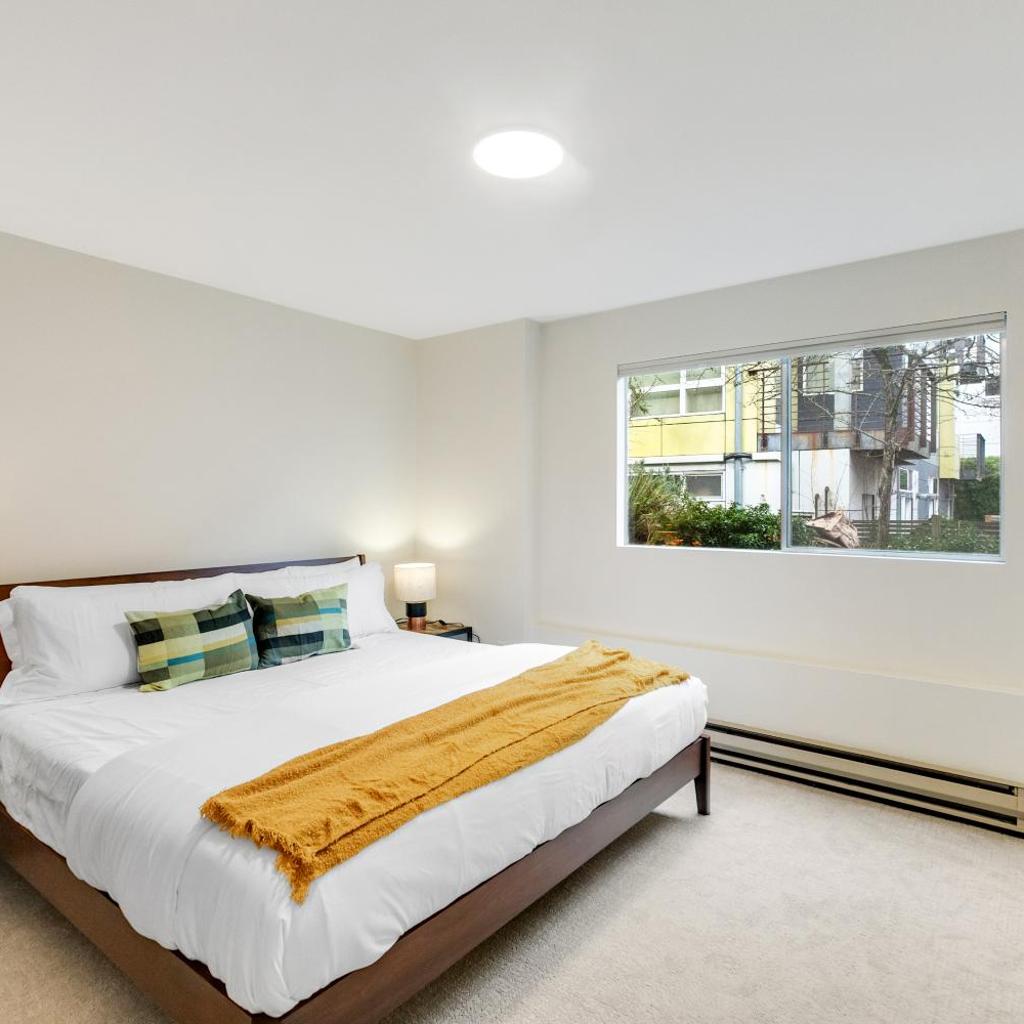 Photograph of Cozy Hilltop Seattle Stay with Yard & Parking