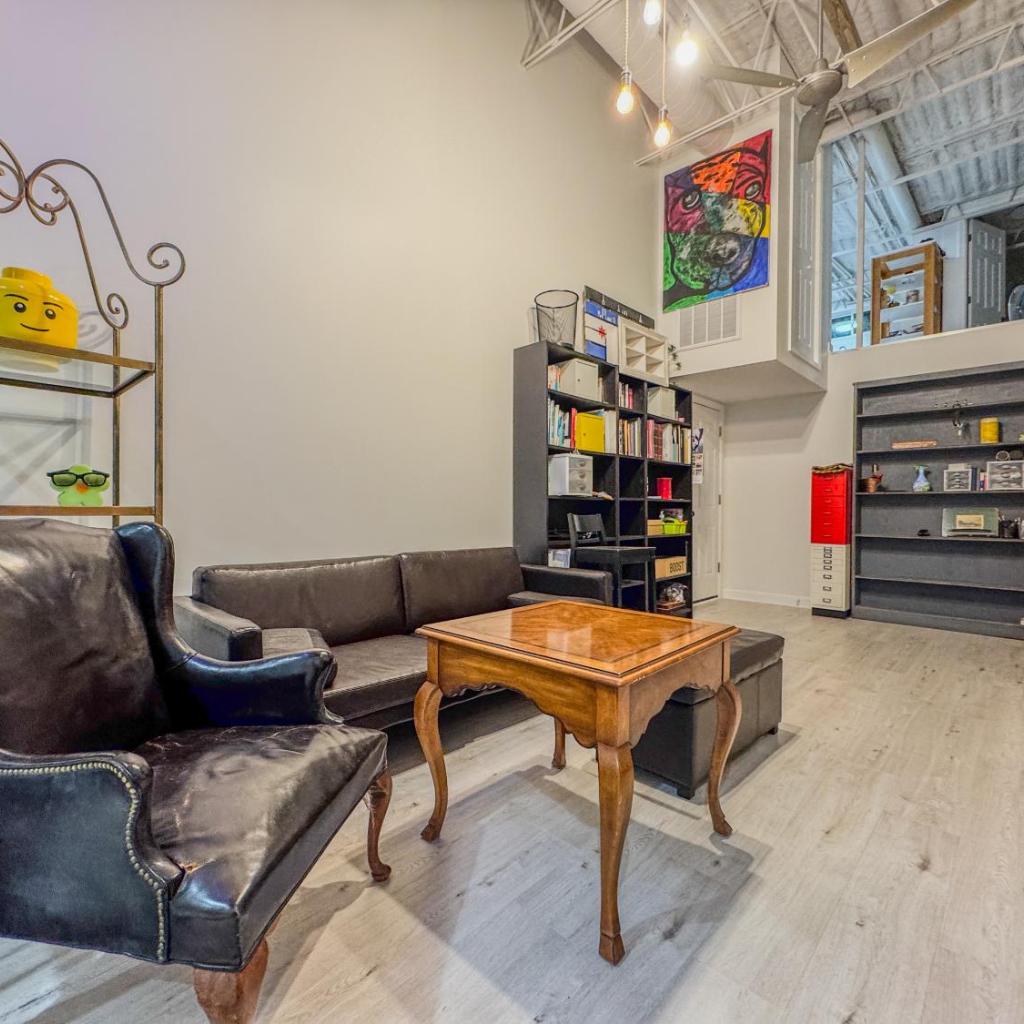 Photograph of Comfort West Urban Chicago loft house