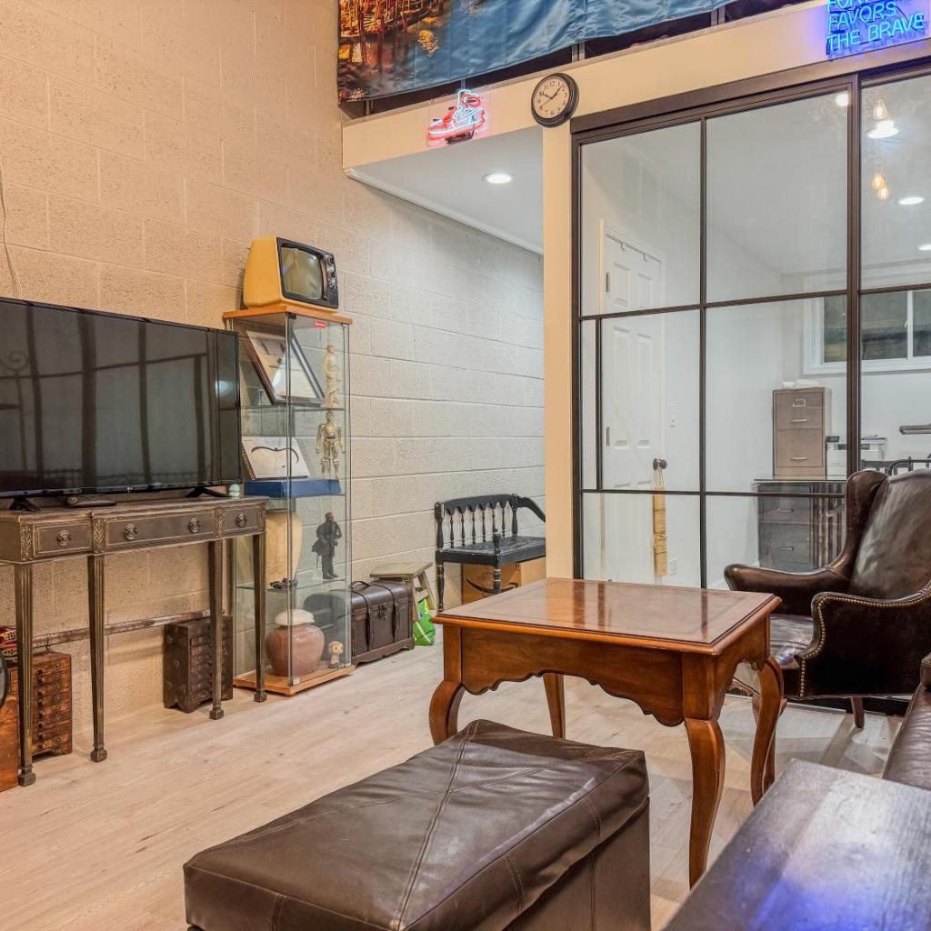Photograph of Comfort West Urban Chicago loft house