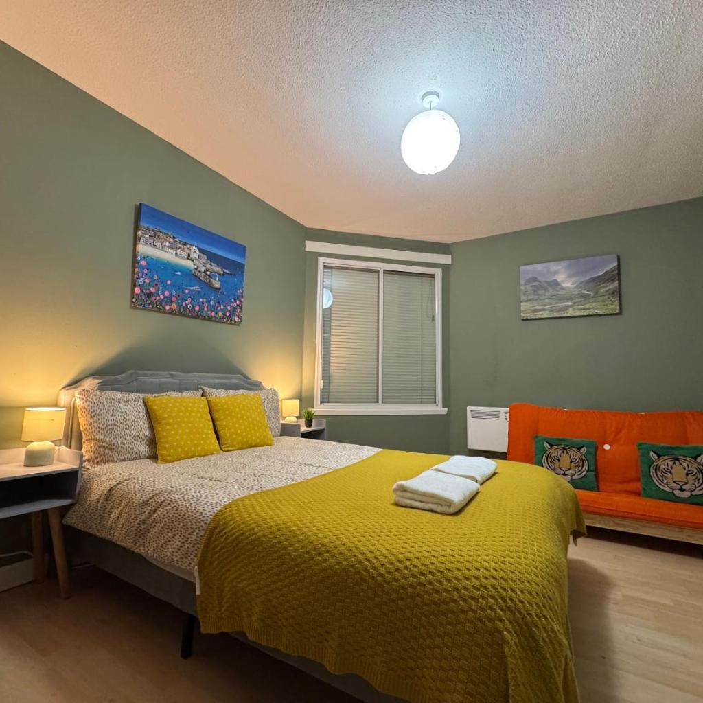 Photograph of Central Home near Edinburgh Castle with Free Private Parking