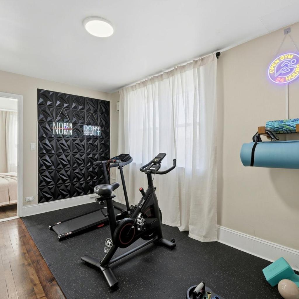 Photograph of Arcade • Theater • Gym • Office • Sleeps 15