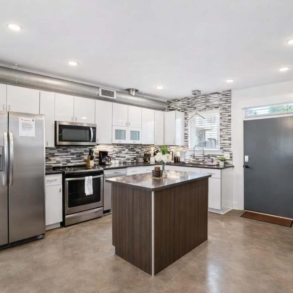 Photograph of Modern 3-Story Townhome w Rooftop & City Views