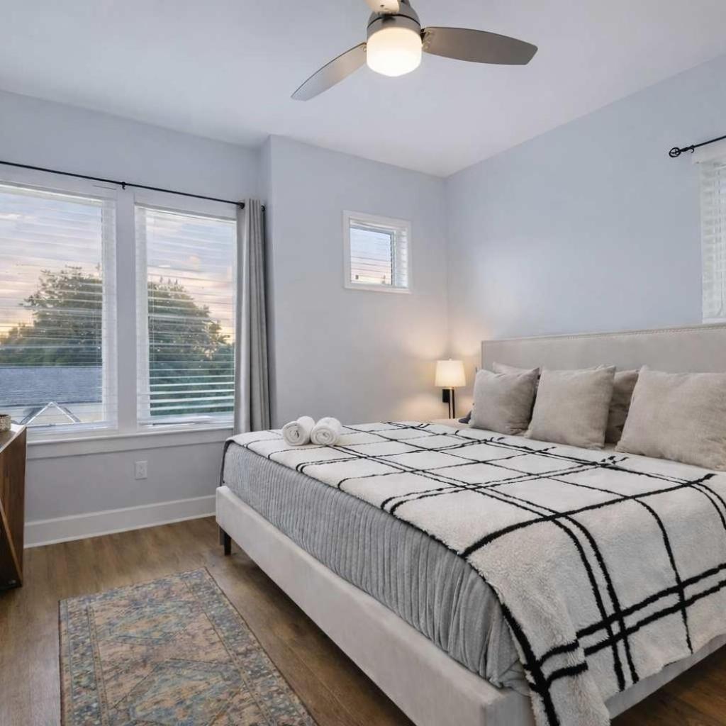Photograph of Modern 3-Story Townhome w Rooftop & City Views